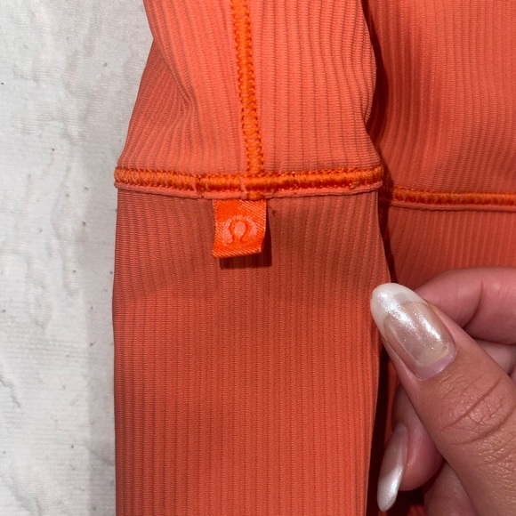 lululemon crop top size 6 in a burnt orange barely worn - Picture 3 of 3